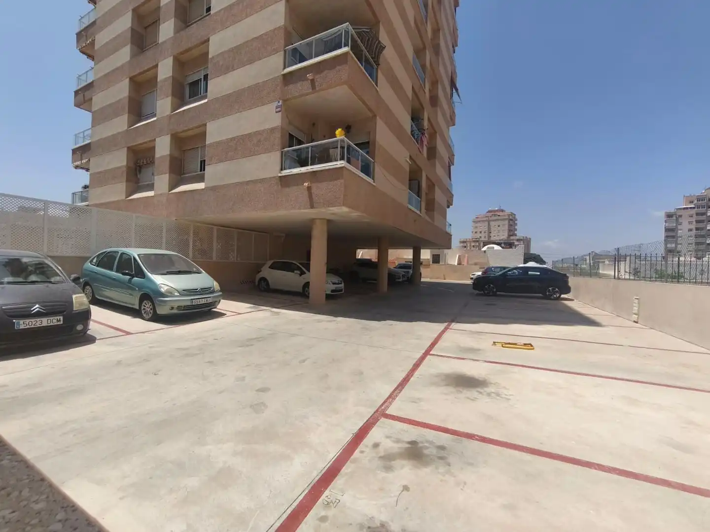 Parking de Apartamento en venta en Torrevieja con Amueblado, Balcón y Piscina comunitaria