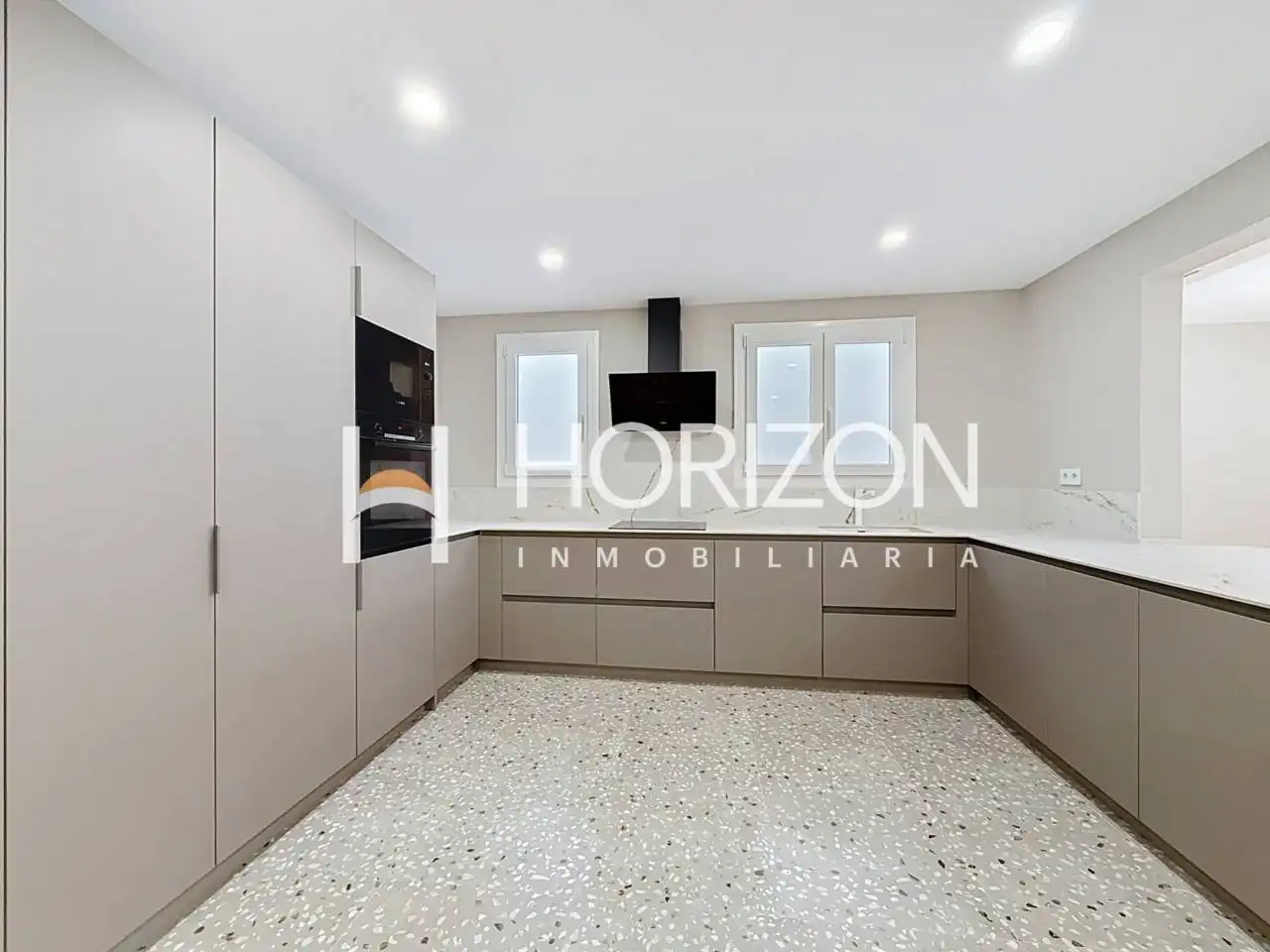 Küche von Wohnung zum Verkauf in Barcelona mit Klimaanlage, Heizung und Parkett