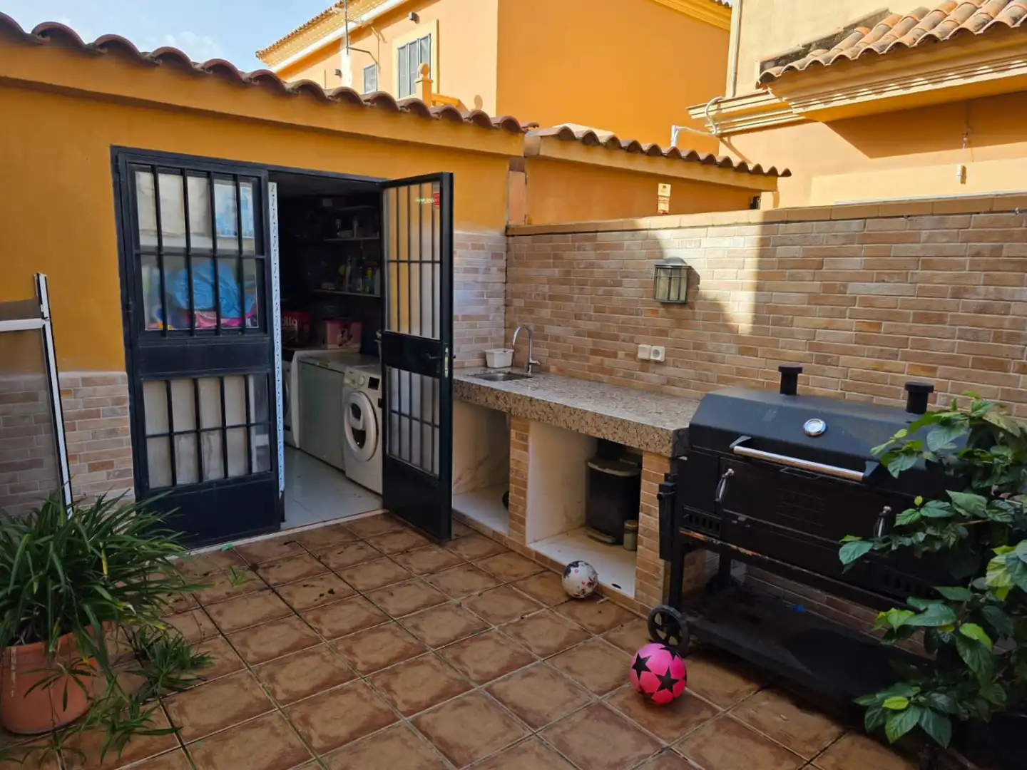 Jardí de Casa o xalet en venda en La Rinconada amb Aire condicionat, Calefacció i Jardí privat