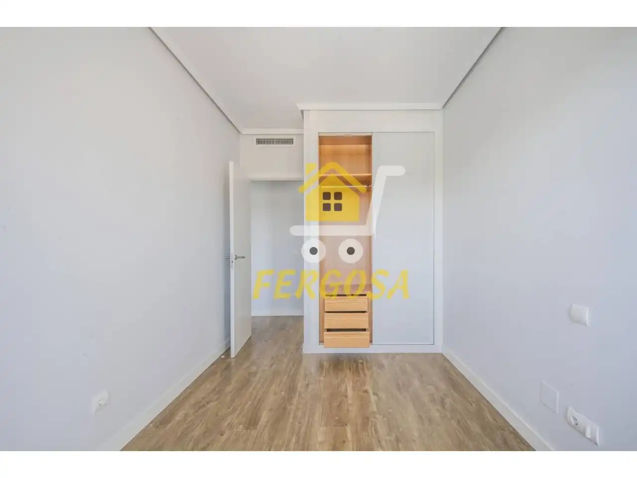 Habitación de Piso en venta en Navalcarnero con Aire acondicionado, Calefacción y Piscina comunitaria