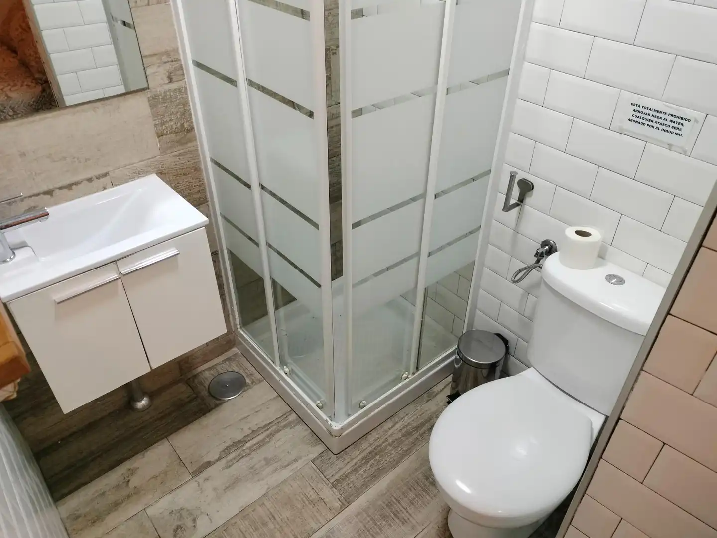 Bathroom of Apartments for rent in Cádiz