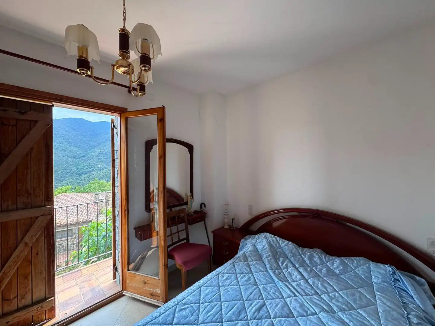 Habitación de Casa adosada en venta en Montseny con Calefacción, Terraza y Balcón