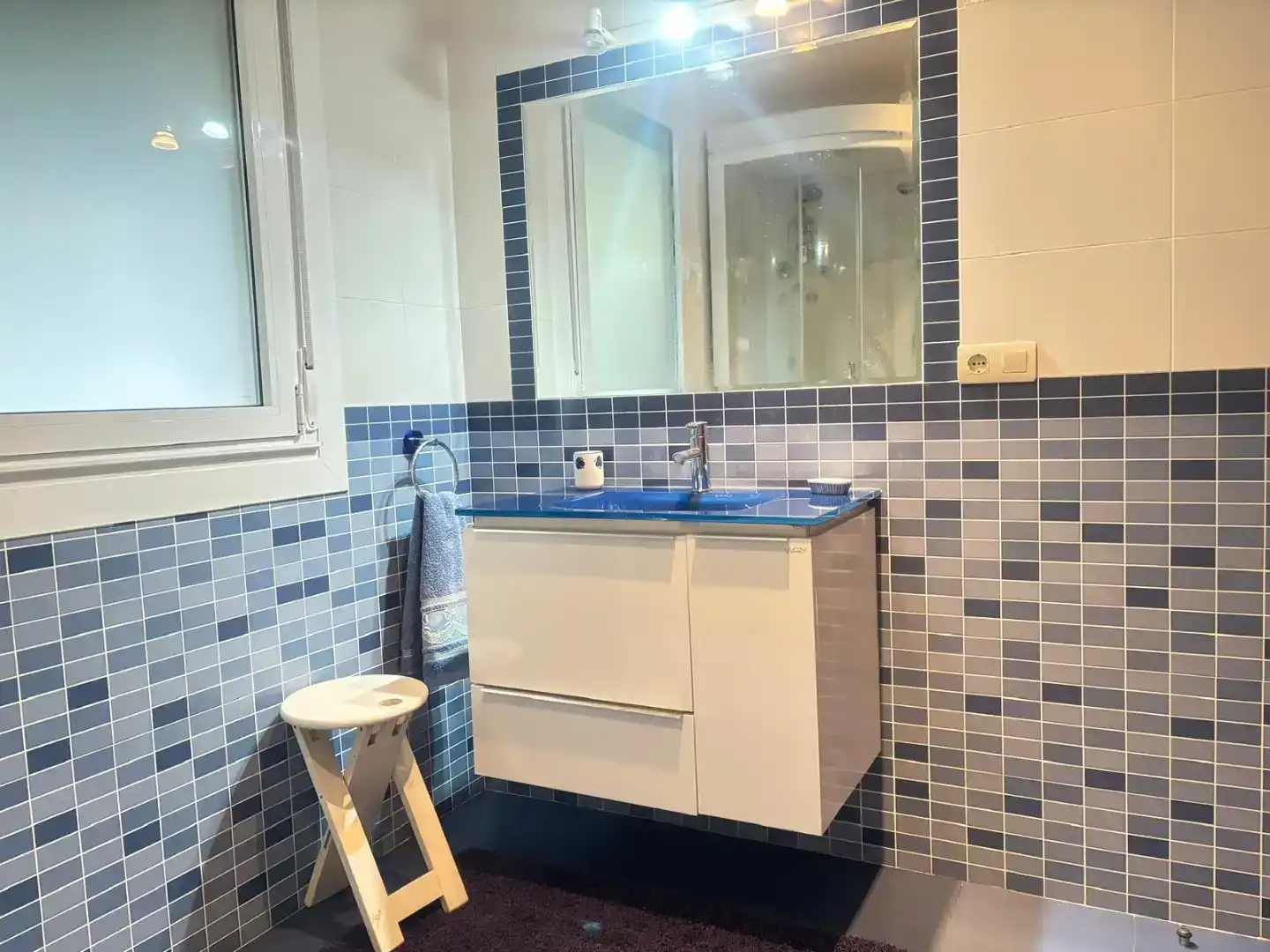 Bany de Casa o xalet de lloguer en Cangas  amb Jardí privat, Parquet i Moblat