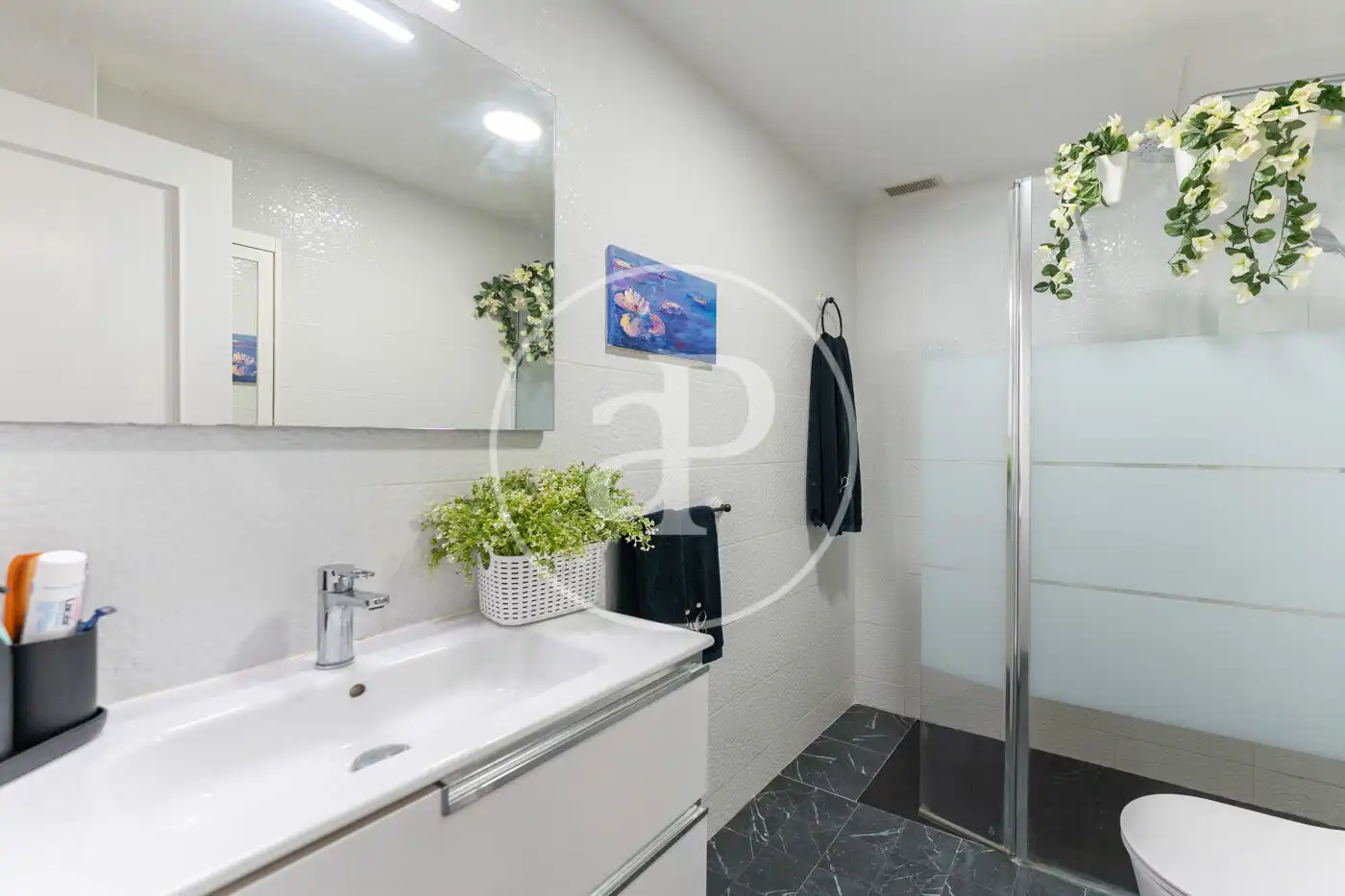 Baño de Piso en venta en  Palma de Mallorca con Aire acondicionado, Calefacción y Jardín privado