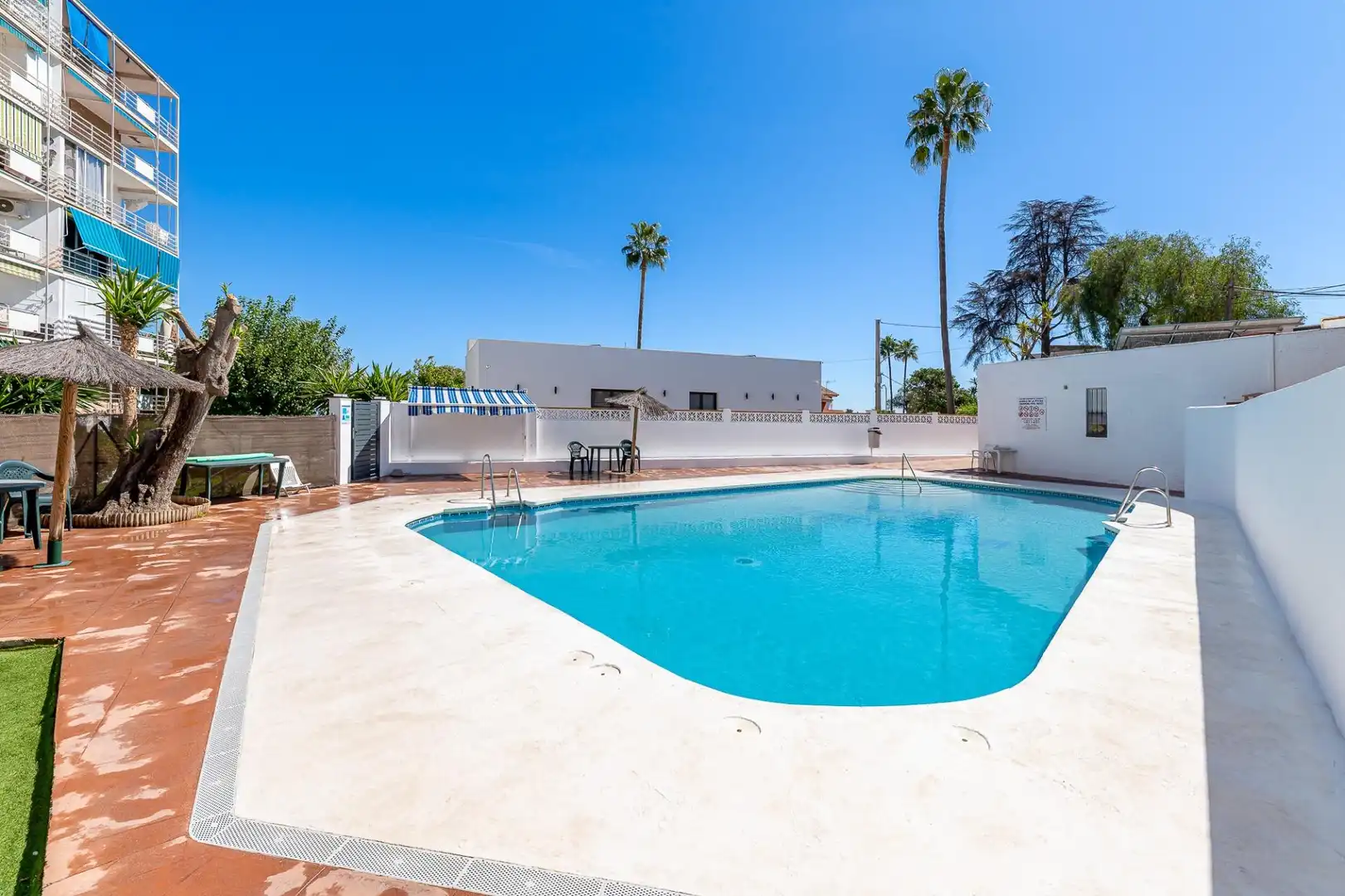 Piscina de Apartamento en venta en Benalmádena con Aire acondicionado, Calefacción y Jardín privado