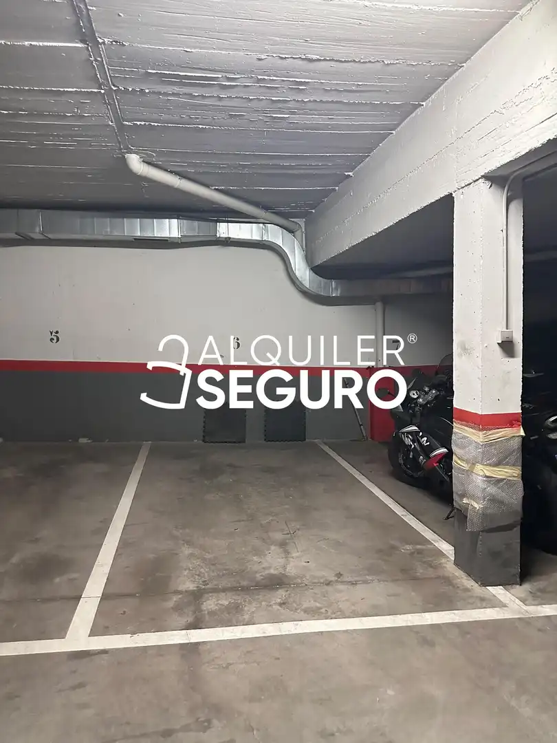 Parking of Flat for rent in Madrid  with Air Conditioner, Heating and Terrace