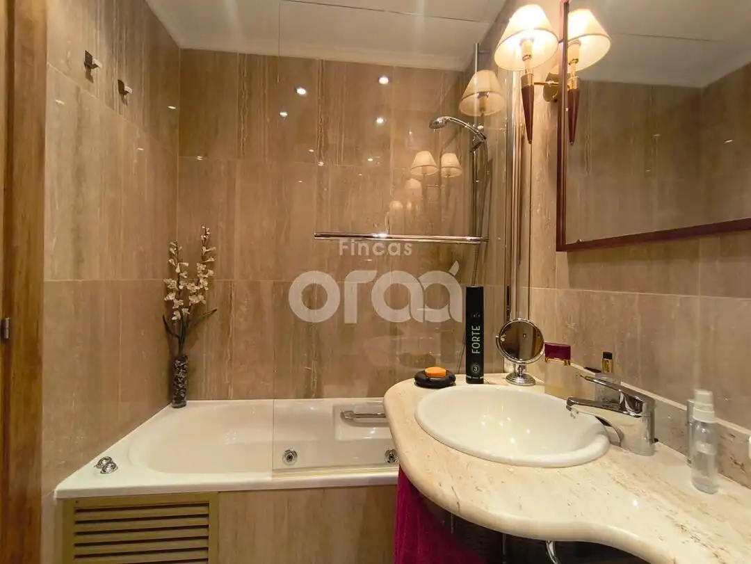 Bathroom of Flat for sale in Santurtzi   with Heating, Storage room and Balcony