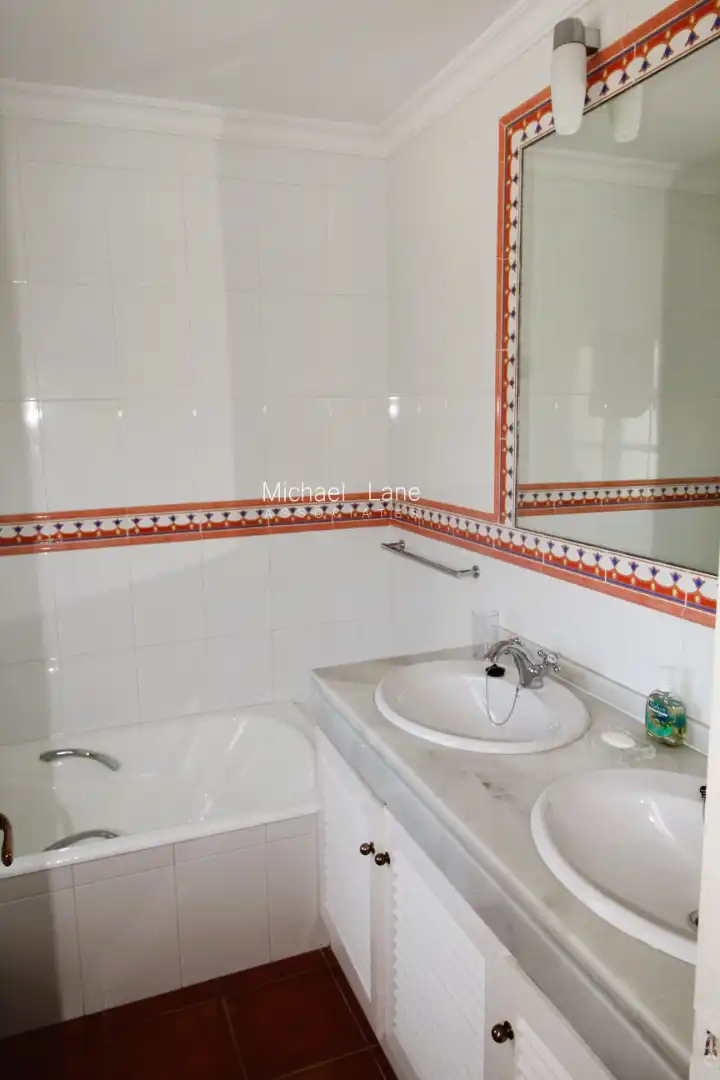 Bathroom of Houses for sale in Sotogrande  with Air Conditioner, Heating and Private garden