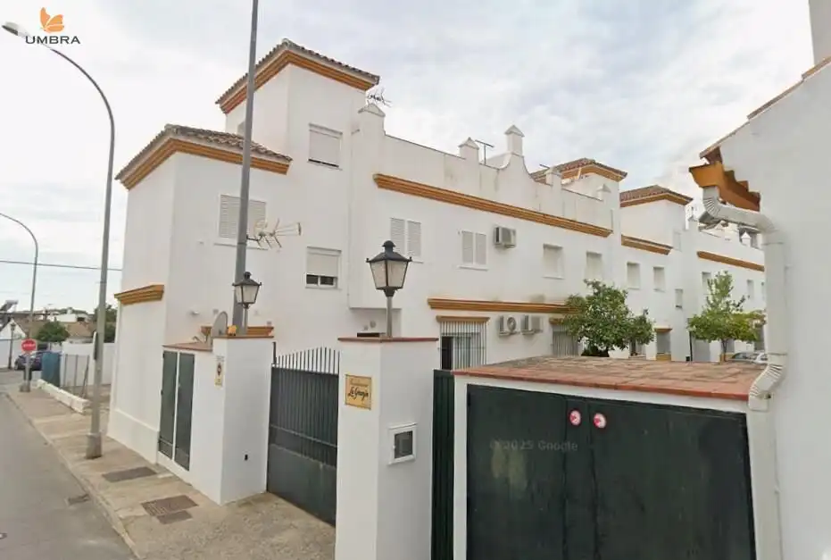 Vista exterior de Casa adosada en venda en Jerez de la Frontera amb Aire condicionat, Calefacció i Terrassa