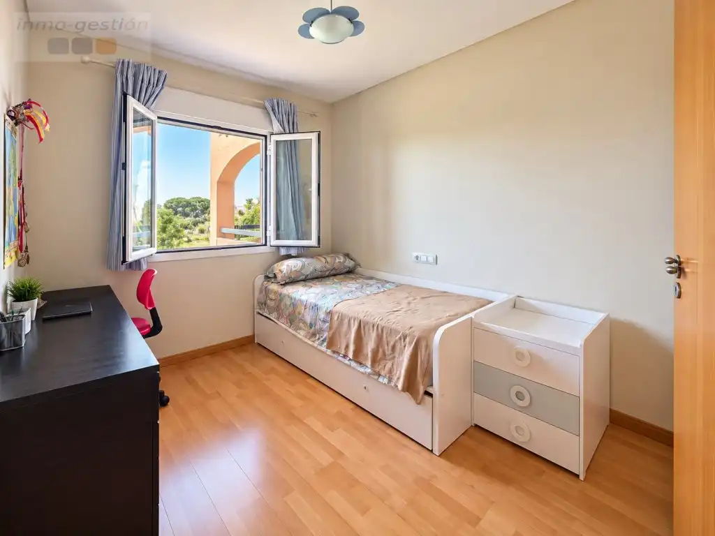 Bedroom of Flat for sale in Selwo