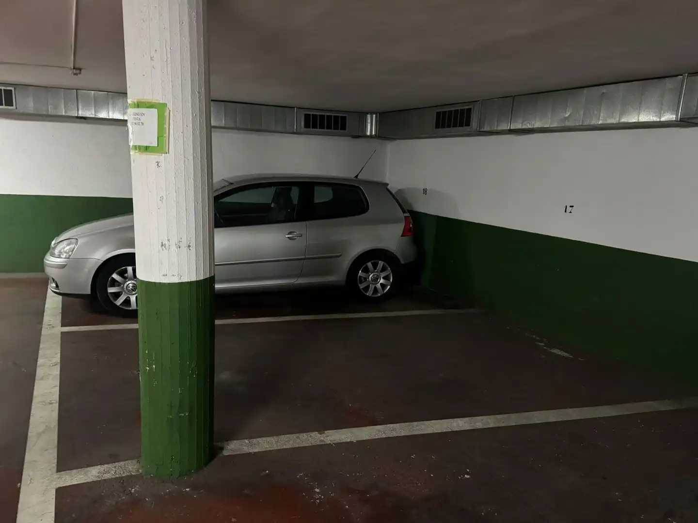 Aparcament de Garatge en venda en Cornellà de Llobregat