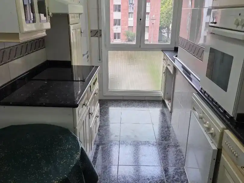 Küche von Wohnung zum Verkauf in Leioa mit Balkon