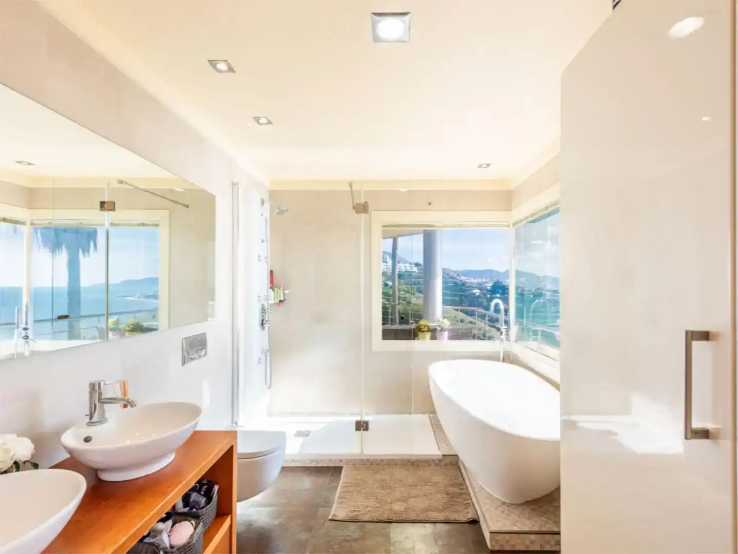Badezimmer von Wohnung zum Verkauf in Torrox mit Klimaanlage, Schwimmbad und Balkon