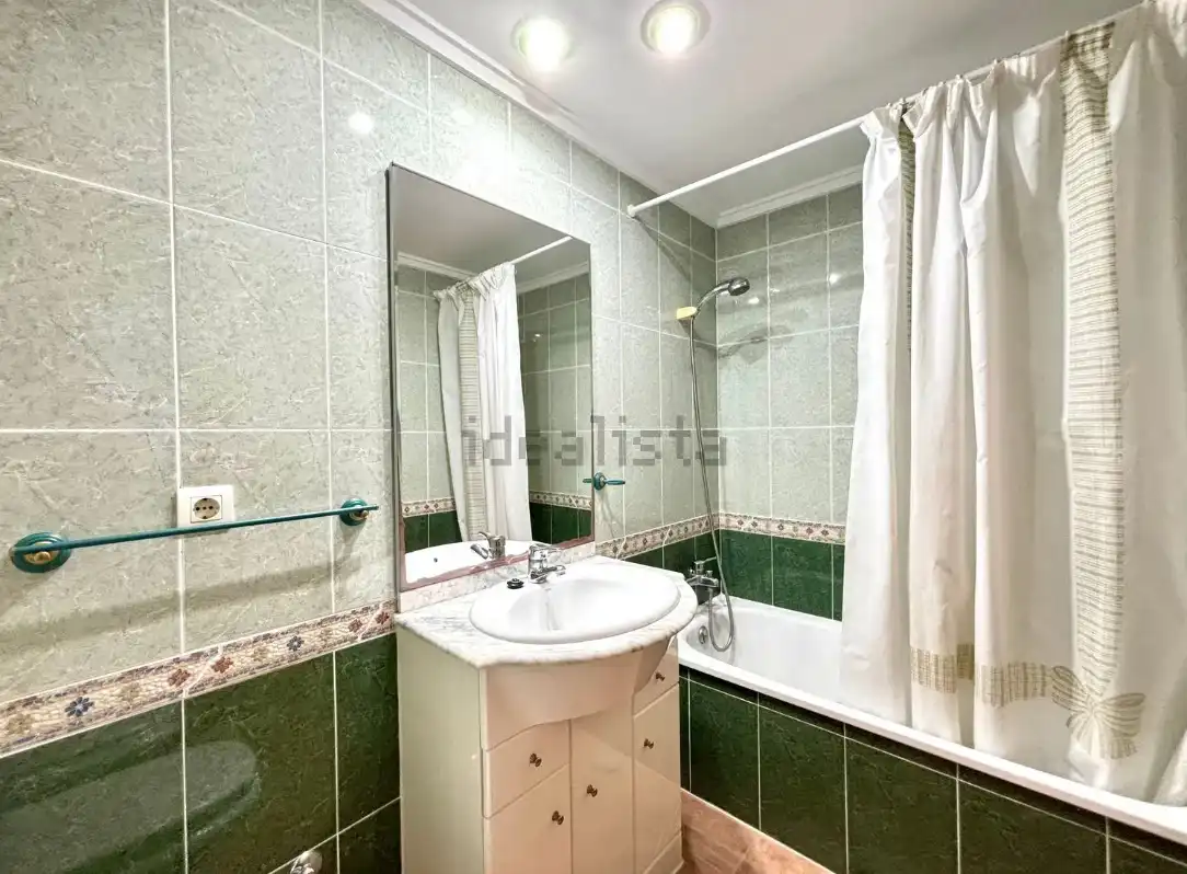 Baño de Casa adosada en venta en Sagunto / Sagunt con Aire acondicionado, Calefacción y Jardín privado