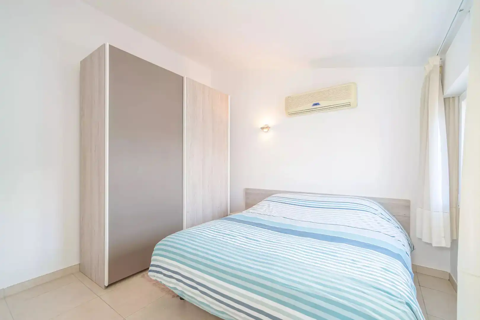 Dormitori de Casa o xalet en venda en Empuriabrava amb Aire condicionat, Terrassa i Piscina