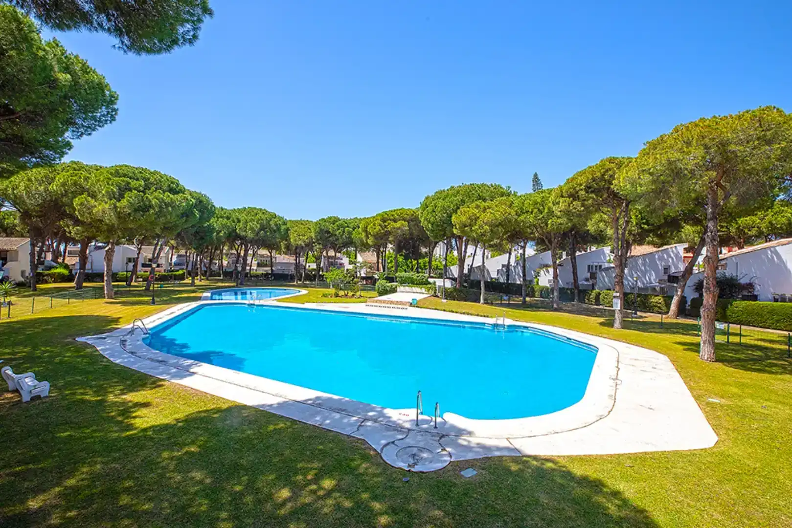 Piscina de Casa adosada en venda en Estepona amb Aire condicionat, Jardí privat i Piscina