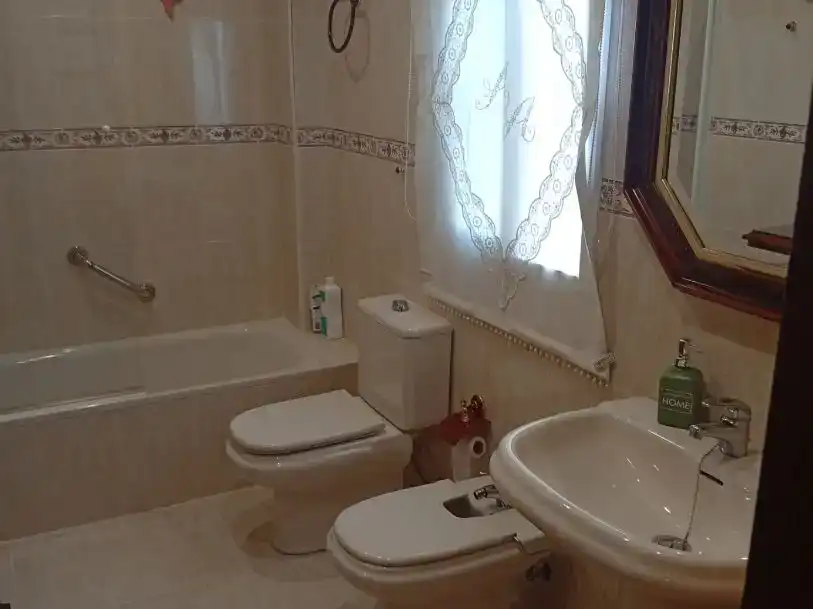 Bany de Casa adosada en venda en Motril amb Aire condicionat, Jardí privat i Moblat