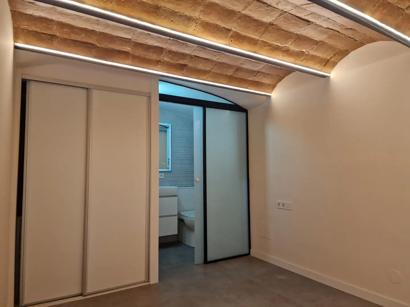 Study for sale in Barcelona  with Oven and Alarm