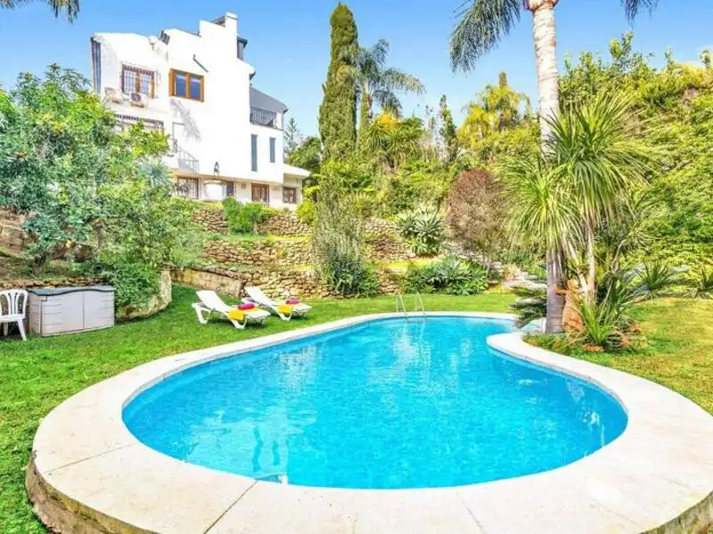 Piscina de Casa o xalet de lloguer en Marbella amb Aire condicionat, Calefacció i Jardí privat