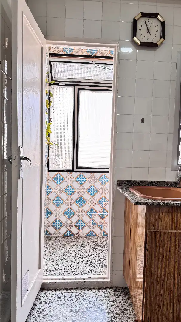 Bathroom of Apartments for sale in Valencia  with Furnished, Oven and Washing machine