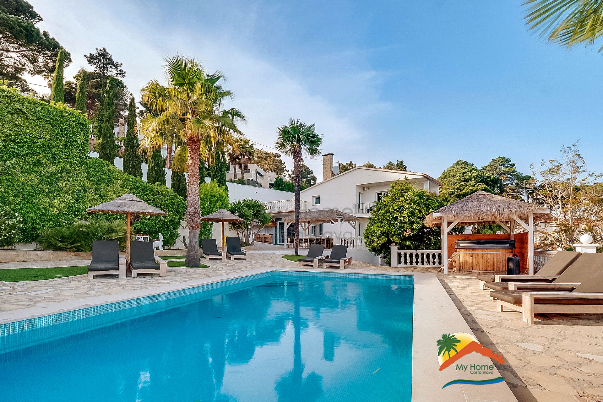 Vista exterior de Casa o xalet en venda en Lloret de Mar amb Aire condicionat, Calefacció i Jardí privat