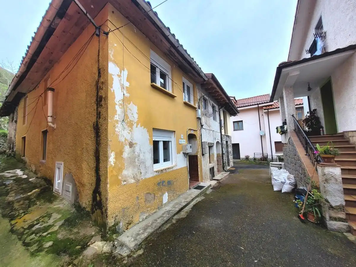 Vista exterior de Casa adosada en venta en Llanes con Trastero