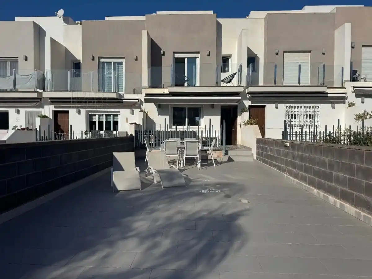 Terraza de Casa adosada en venta en Torrevieja con Aire acondicionado, Jardín privado y Amueblado