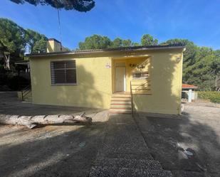 Vista exterior de Casa o xalet en venda en Pelayos de la Presa amb Aire condicionat, Calefacció i Jardí privat