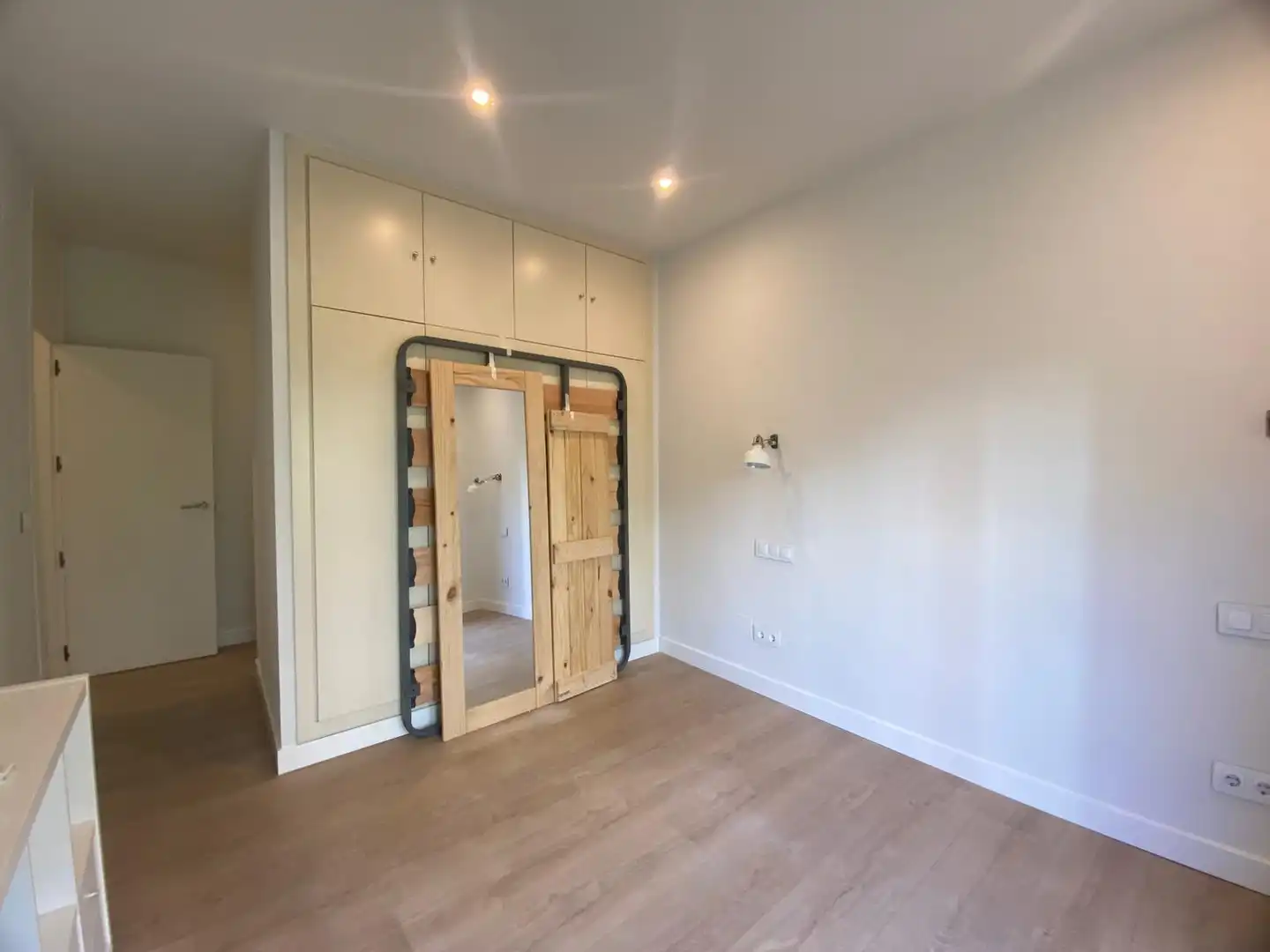 Dormitori de Apartament de lloguer en Madrid amb Aire condicionat, Calefacció i Moblat