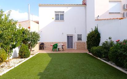 Jardí de Casa adosada en venda en Almonacid de Toledo amb Jardí privat