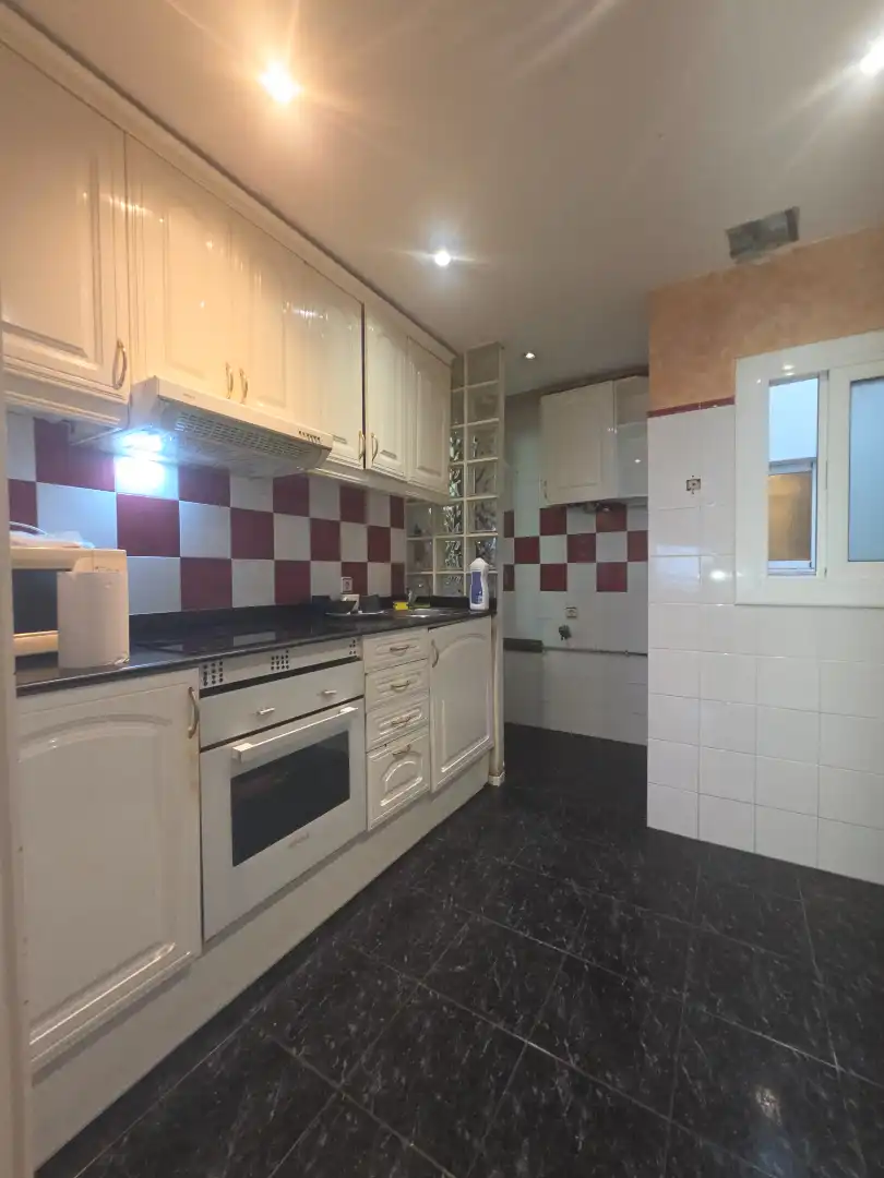 Küche von Wohnung zum Verkauf in L'Hospitalet de Llobregat