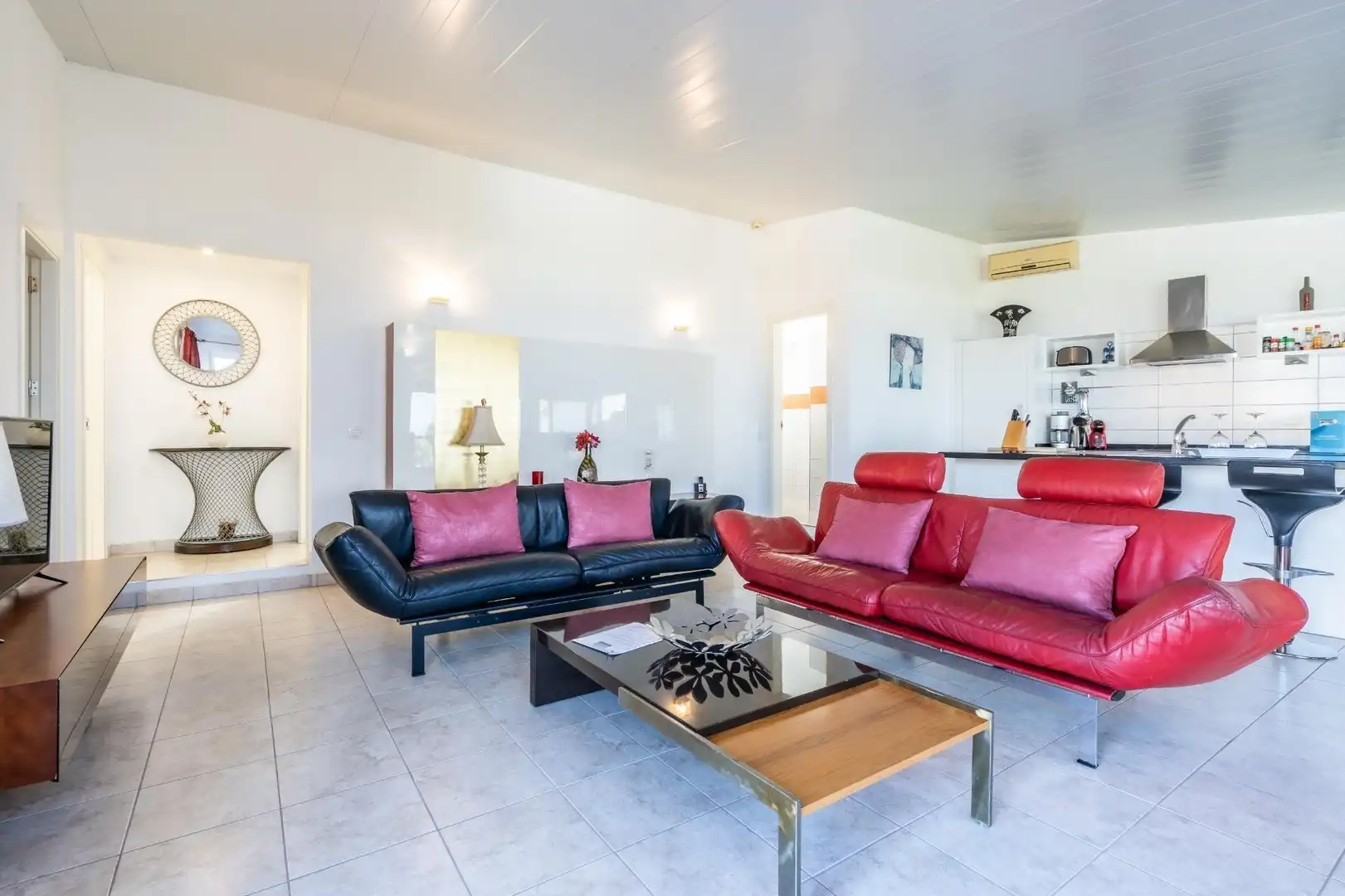 Sala d'estar de Casa o xalet en venda en Guía de Isora amb Aire condicionat, Jardí privat i Terrassa