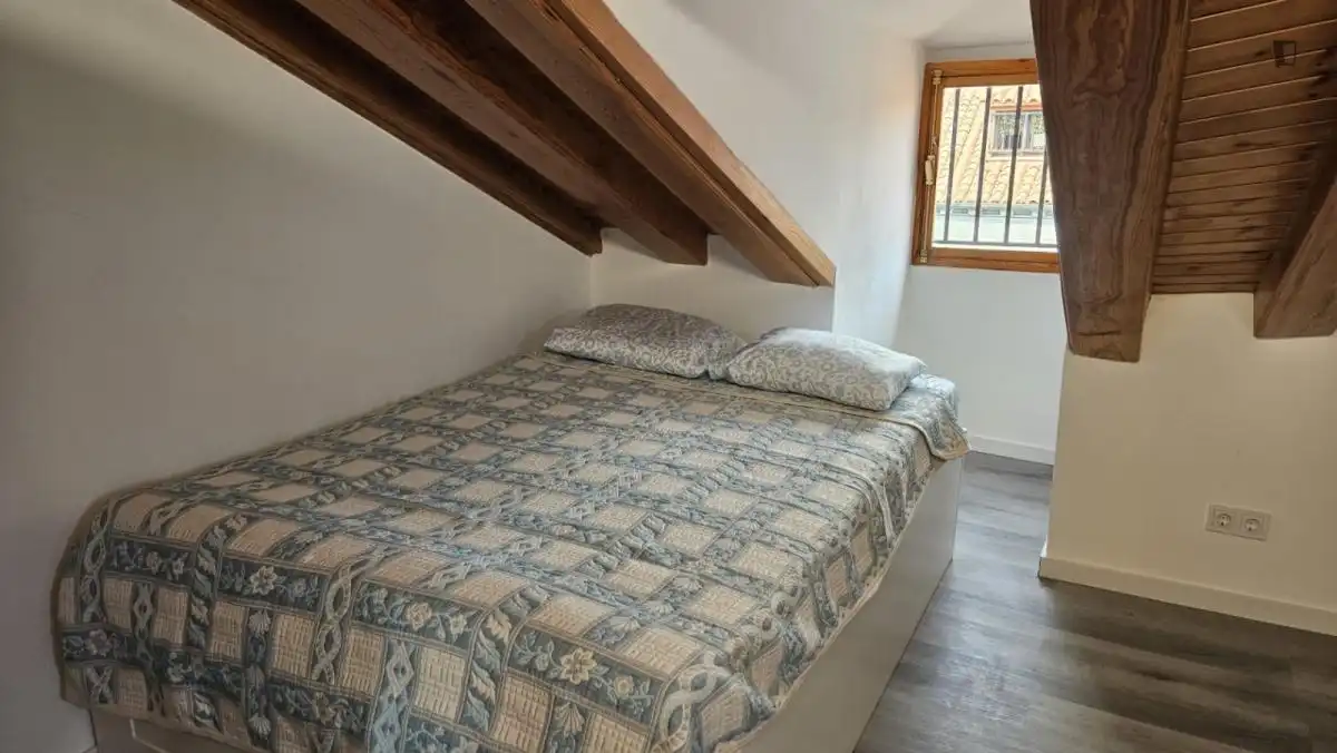 Habitación de Apartamento de alquiler en Madrid con Aire acondicionado, Calefacción y Amueblado