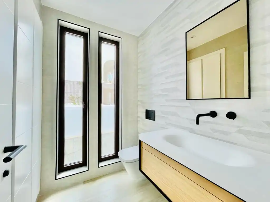 Bathroom of Houses for sale in Santa Eulària des Riu  with Air Conditioner, Heating and Private garden