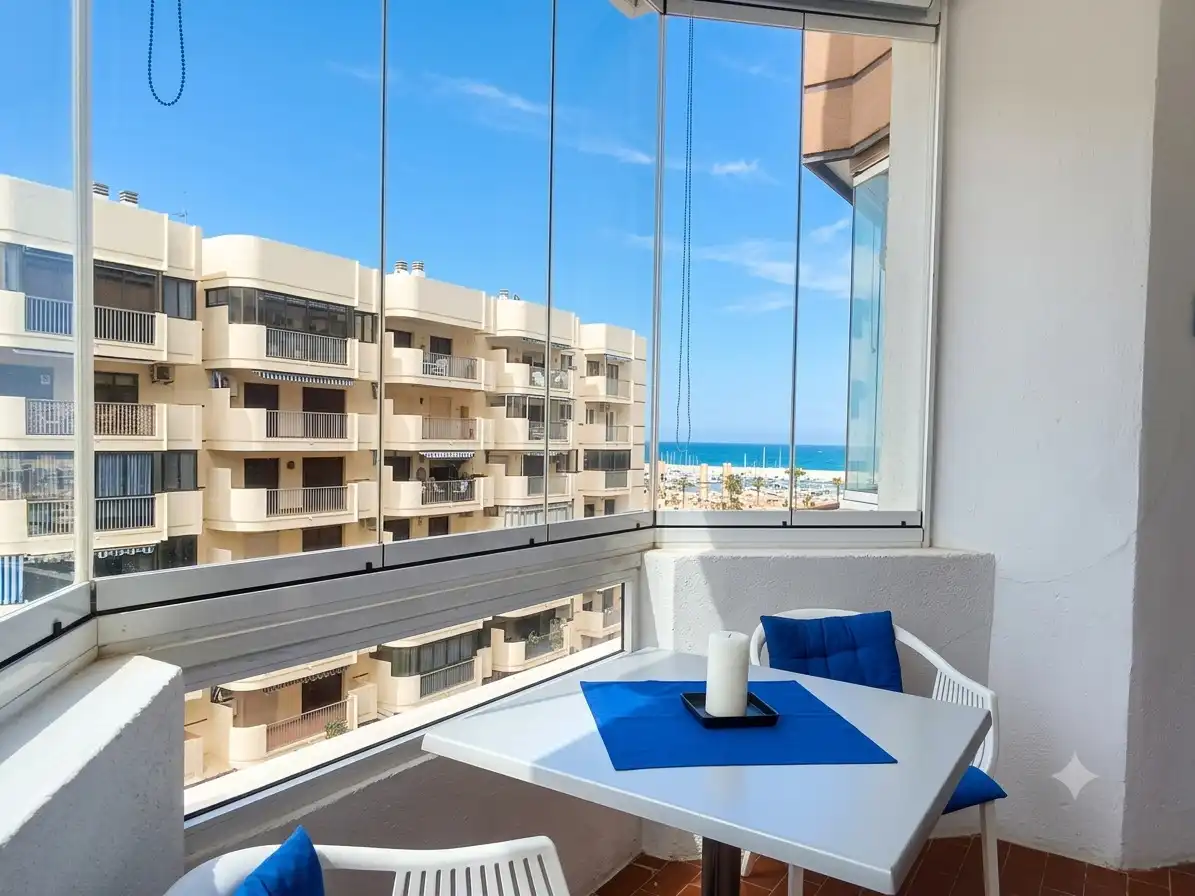 Terrasse von Wohnungen zum Verkauf in Fuengirola mit Klimaanlage, Heizung und Terrasse