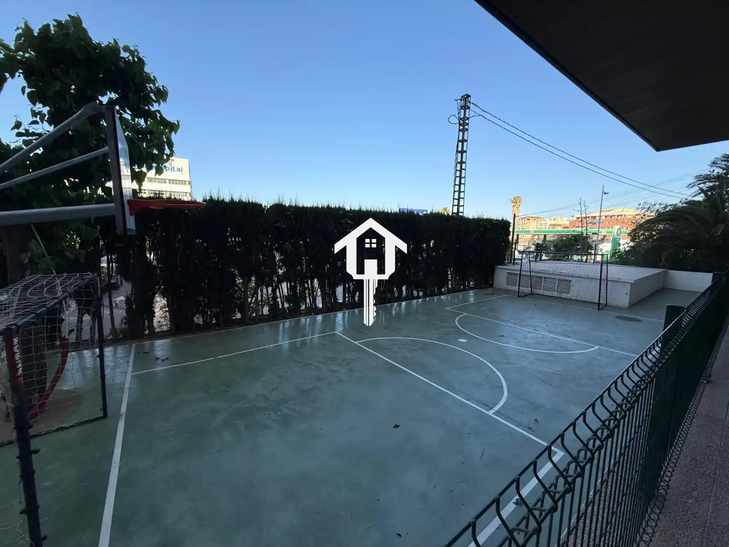 Vista exterior de Pis en venda en Alicante / Alacant amb Aire condicionat, Jardí privat i Terrassa