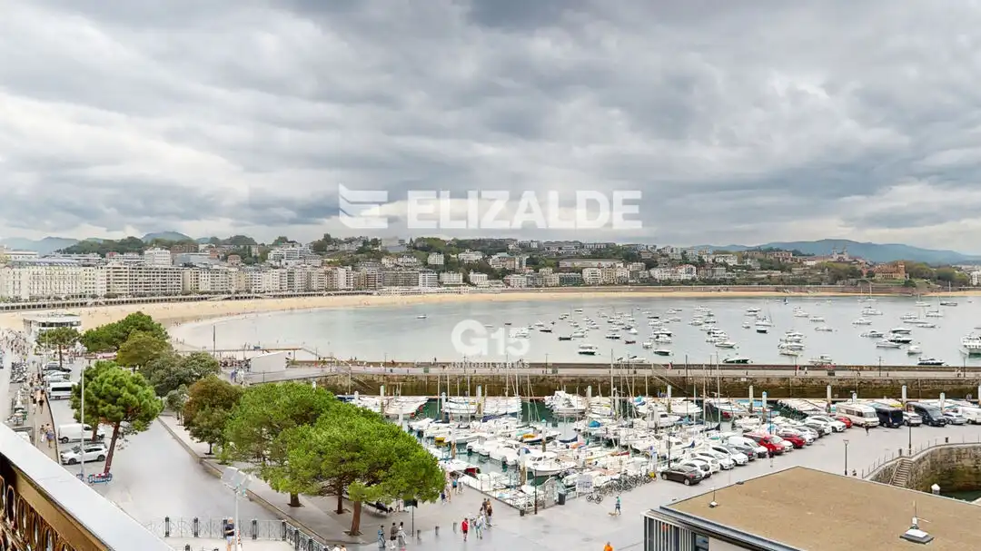 Penthouse with terrace for sale in Angel Kalea