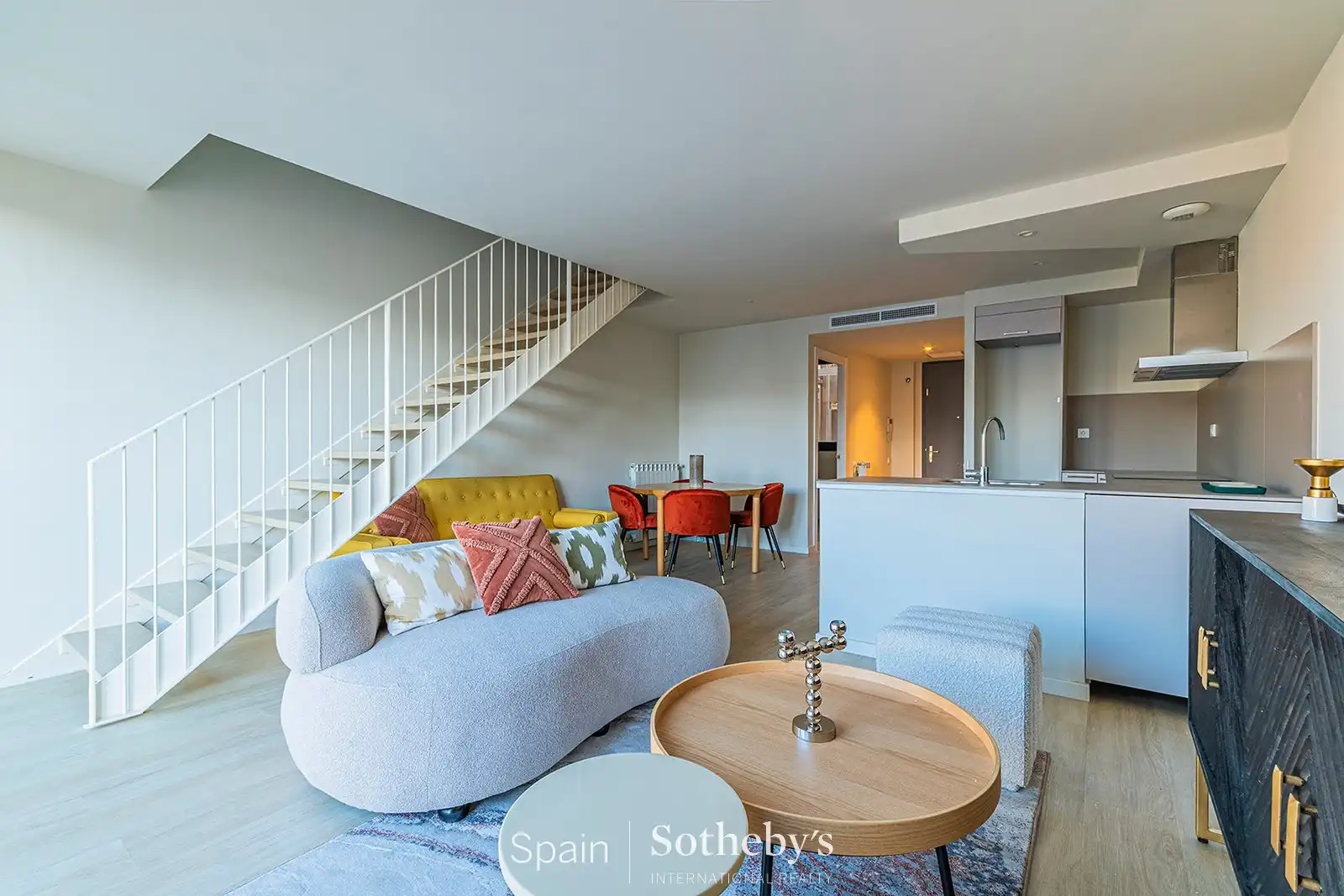 Wohnzimmer von Maisonette zum Verkauf in Barcelona mit Klimaanlage und Heizung