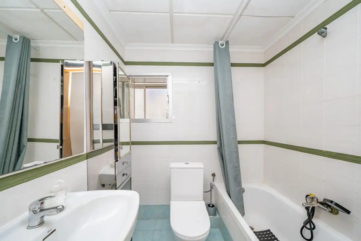 Bathroom of Flat for sale in Alicante / Alacant  with Heating and Furnished