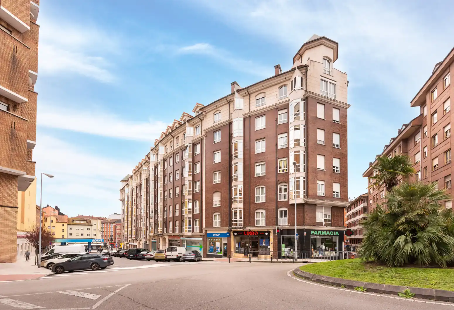Vista exterior de Piso en venta en Oviedo  con Calefacción, Parquet y Trastero