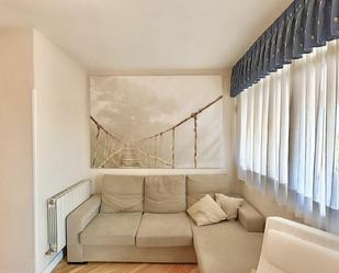 Sala d'estar de Apartament en venda en  Madrid Capital amb Aire condicionat i Terrassa