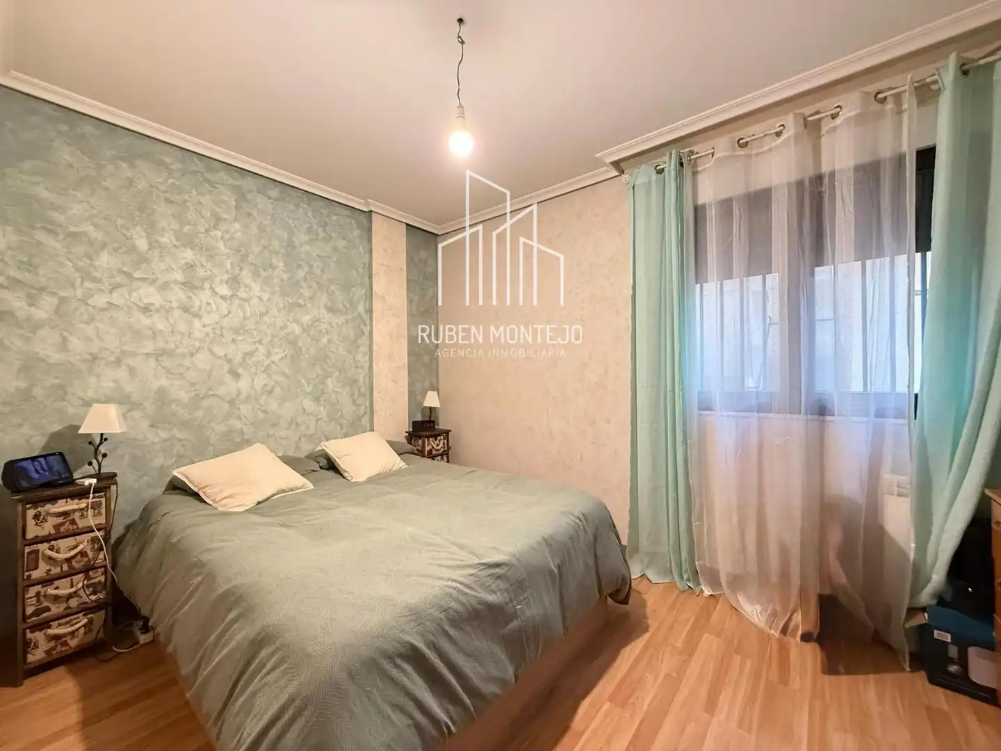 Habitación de Piso en venta en Castellanos de Moriscos con Calefacción, Horno y Lavadora
