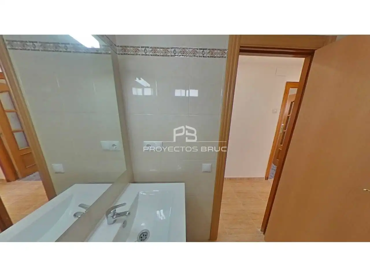 Vista exterior de Piso en venta en Nou Barris
