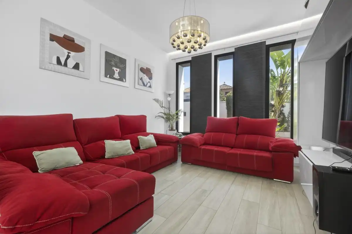 Sala de estar de Casa o chalet en venta en Bormujos con Aire acondicionado, Calefacción y Jardín privado