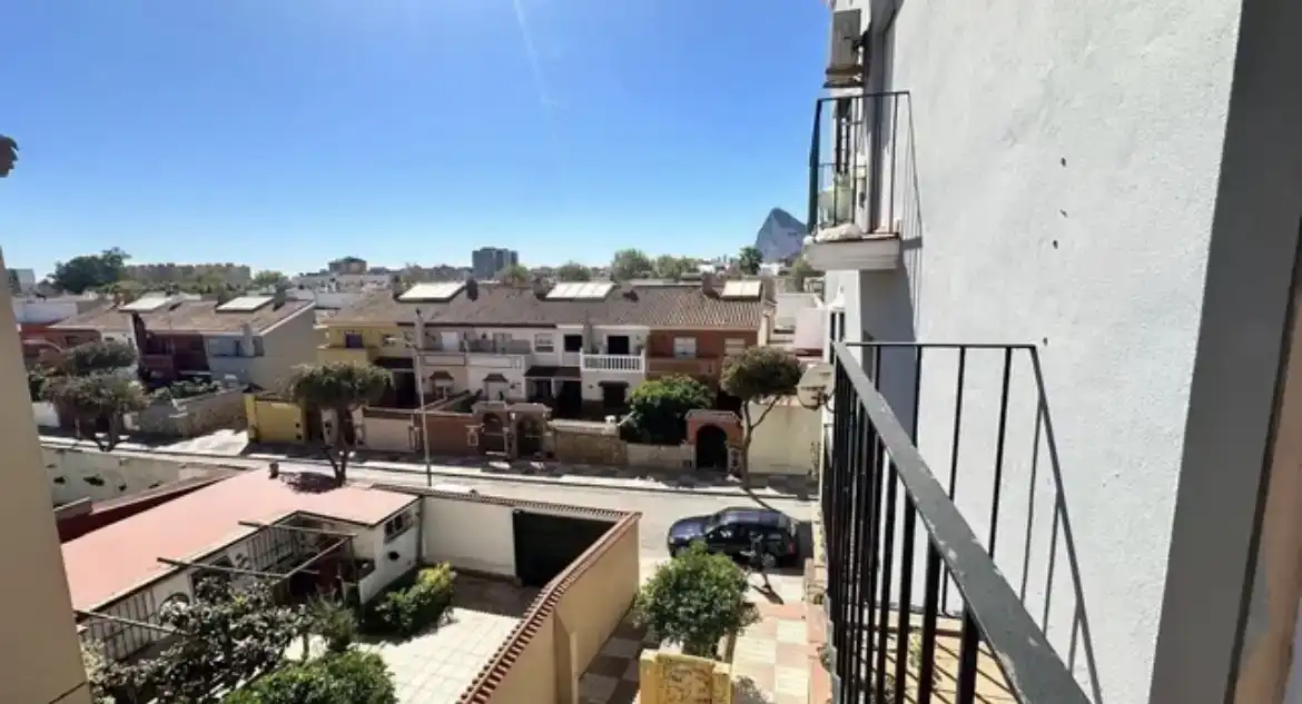Vista exterior de Pis en venda en San Pedro - Gabriel Miró - María Guerrero