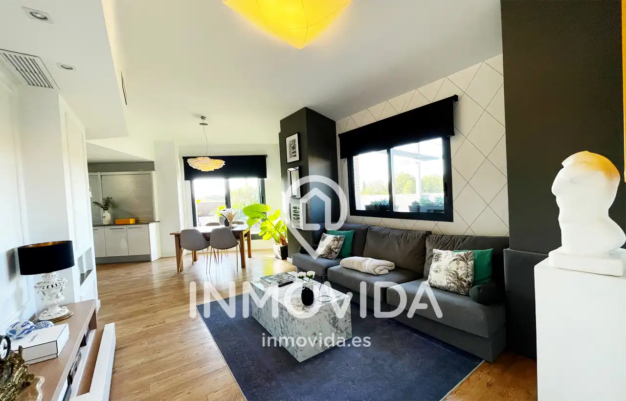Sala d'estar de Àtic en venda en Paiporta amb Aire condicionat, Terrassa i Traster