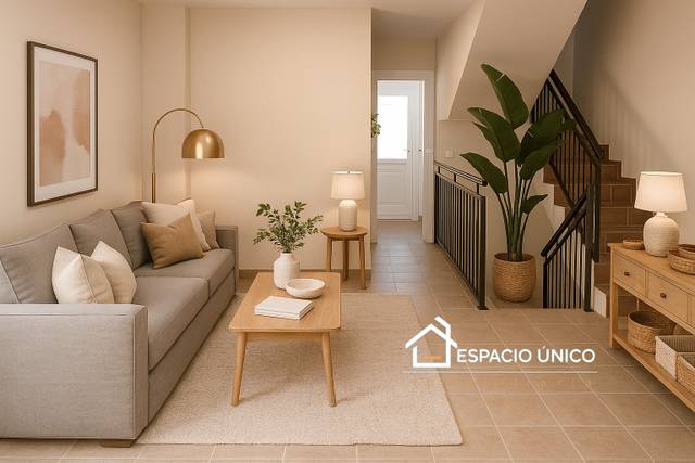 Casa adosada en Venta en Calle a Bravo Figueroa en Centro