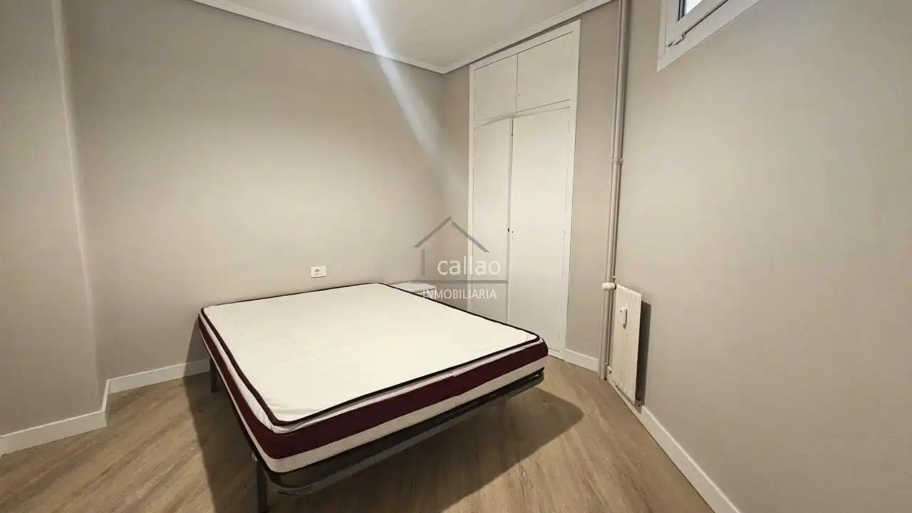 Habitación de Piso para compartir en Ferrol con Calefacción y Amueblado