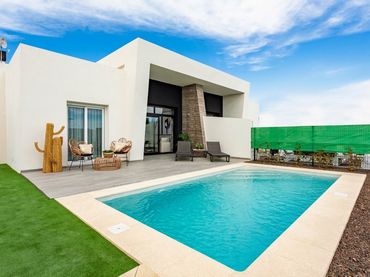 Casa amb piscina en venda a Algorfa