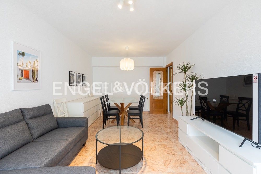 Sala d'estar de Apartament de lloguer en  Valencia Capital amb Aire condicionat, Calefacció i Moblat